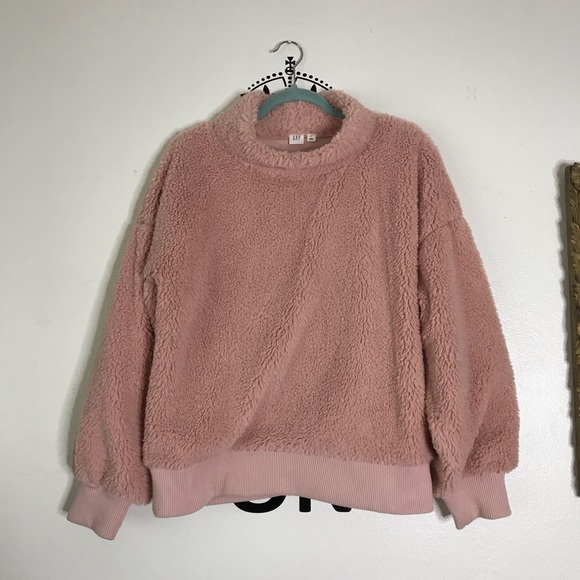gap fuzzy sweater